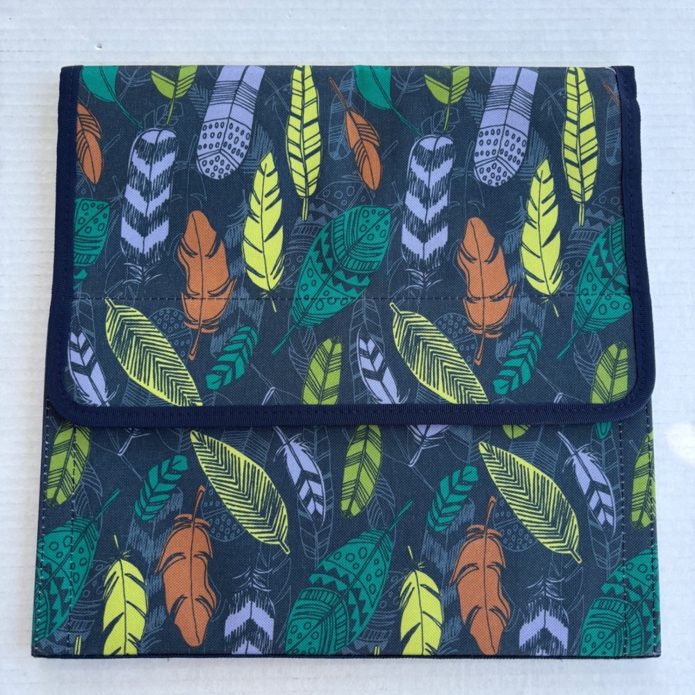 Thirty-One Gifts Fold Up Family Organizer Navy Blue Feather Print‎ Travel Bag
